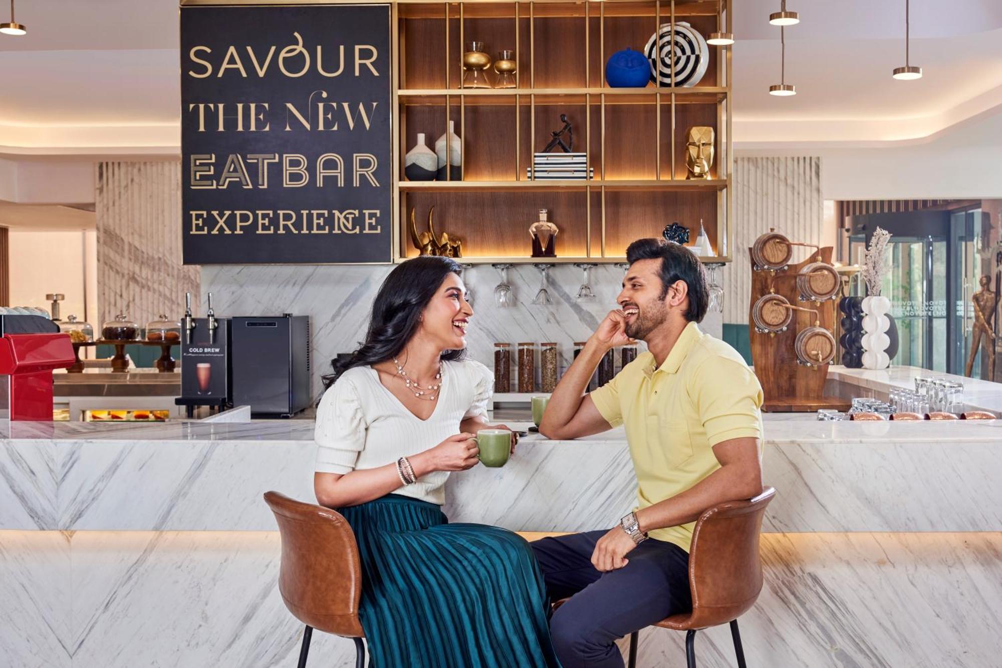 Novotel Mumbai International Airport Exterior foto The New Eat Bar Experience